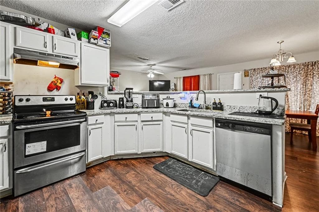 3 bedroom, 3 bathroom, 1,895 sq ft single family residence for sale at 5184 Hanover Street, College Park, GA 30349 — photo 4