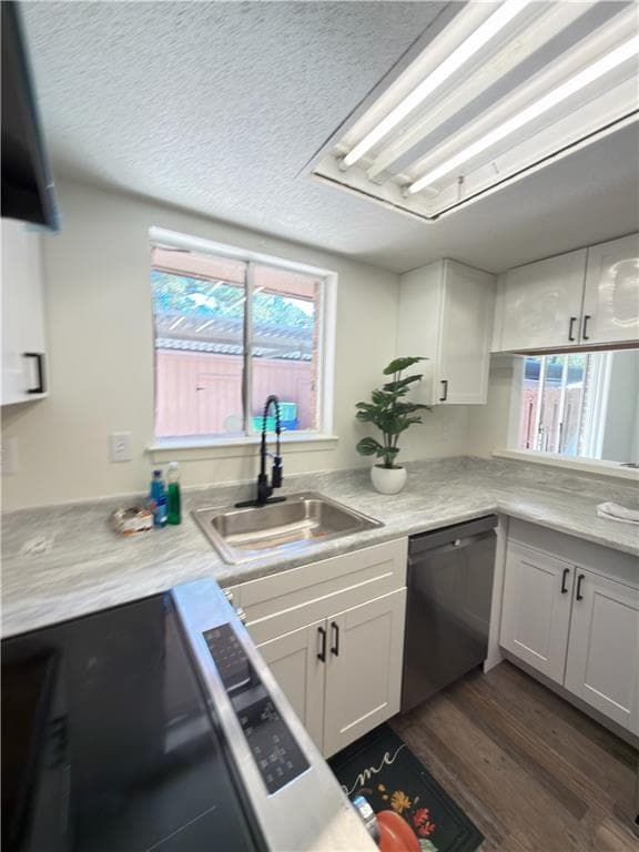 3 bedroom, 2 bathroom, 1,278 sq ft townhouse for sale at 722 Garden View Drive, Stone Mountain, GA 30083 — photo 2