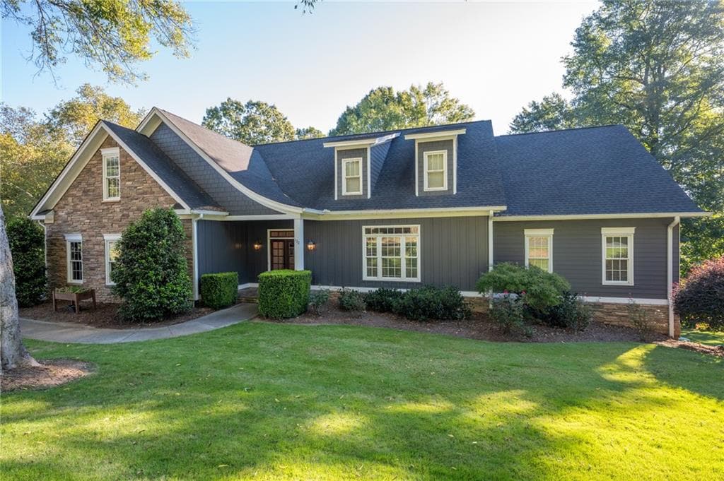 4 bedroom, 4 bathroom, 4,061 sq ft single family residence for sale at 132 Victory Drive, Calhoun, GA 30701 — photo 2