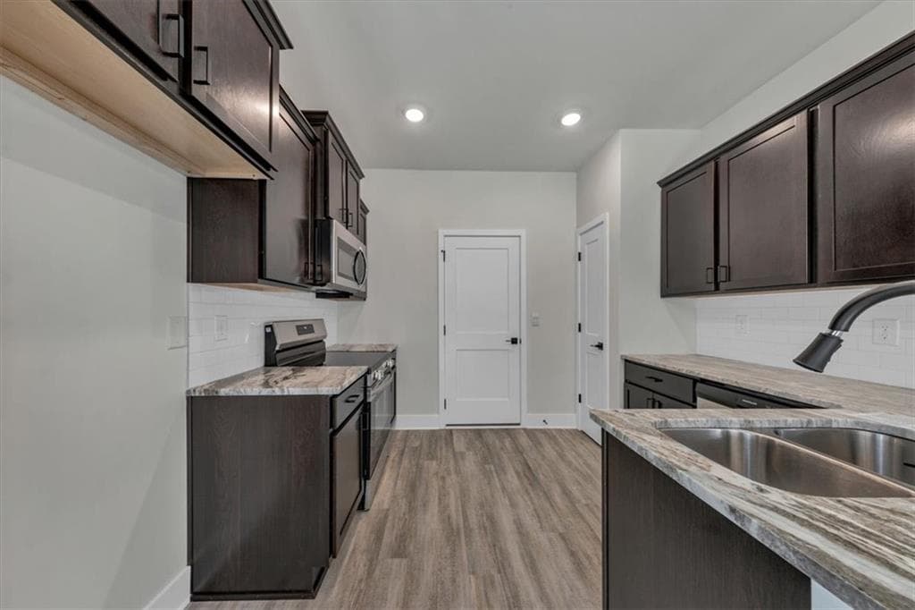 3 bedroom, 3 bathroom, 1,643 sq ft single family residence for sale at 146 Chaucer Lane, Carrollton, GA 30117