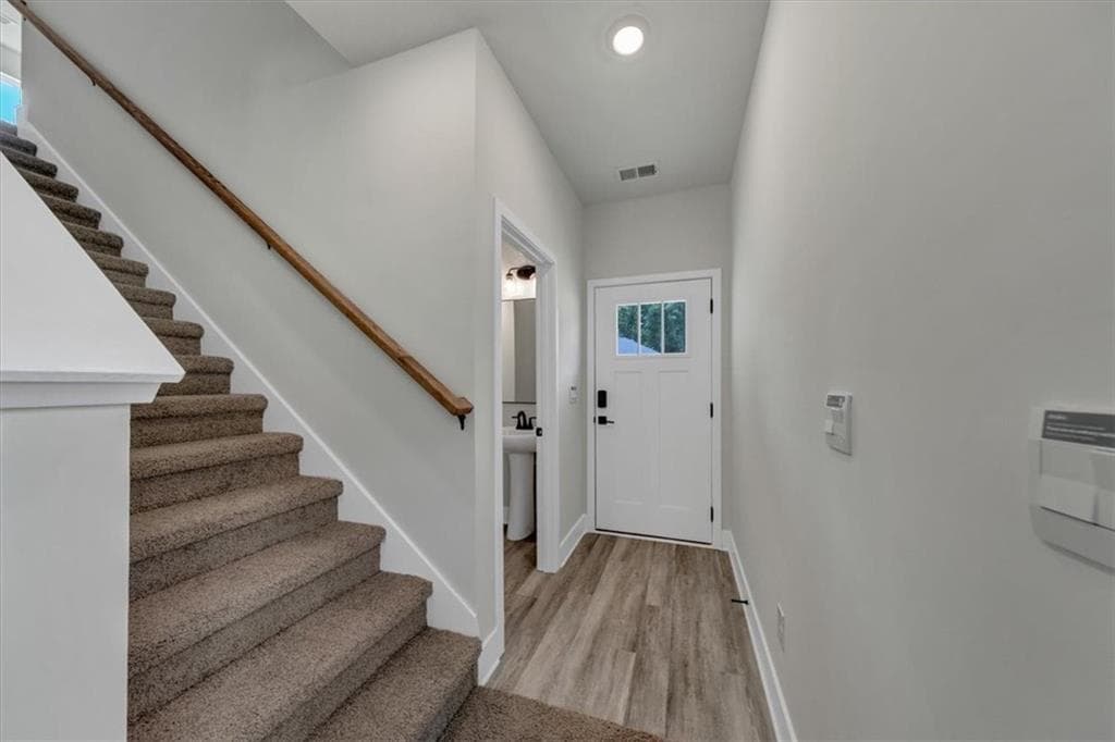 3 bedroom, 3 bathroom, 1,643 sq ft single family residence for sale at 146 Chaucer Lane, Carrollton, GA 30117 — photo 2