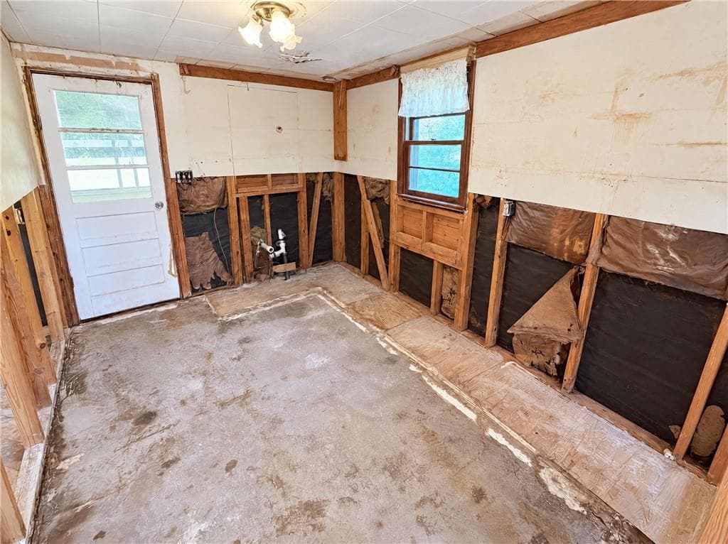 3 bedroom, 1 bathroom, 877 sq ft single family residence for sale at 755 Commerce Road, Jefferson, GA 30549 — photo 2