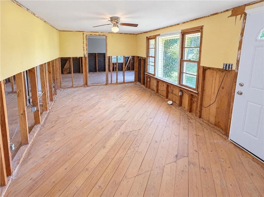 3 bedroom, 1 bathroom, 877 sq ft single family residence for sale at 755 Commerce Road, Jefferson, GA 30549 — photo 3