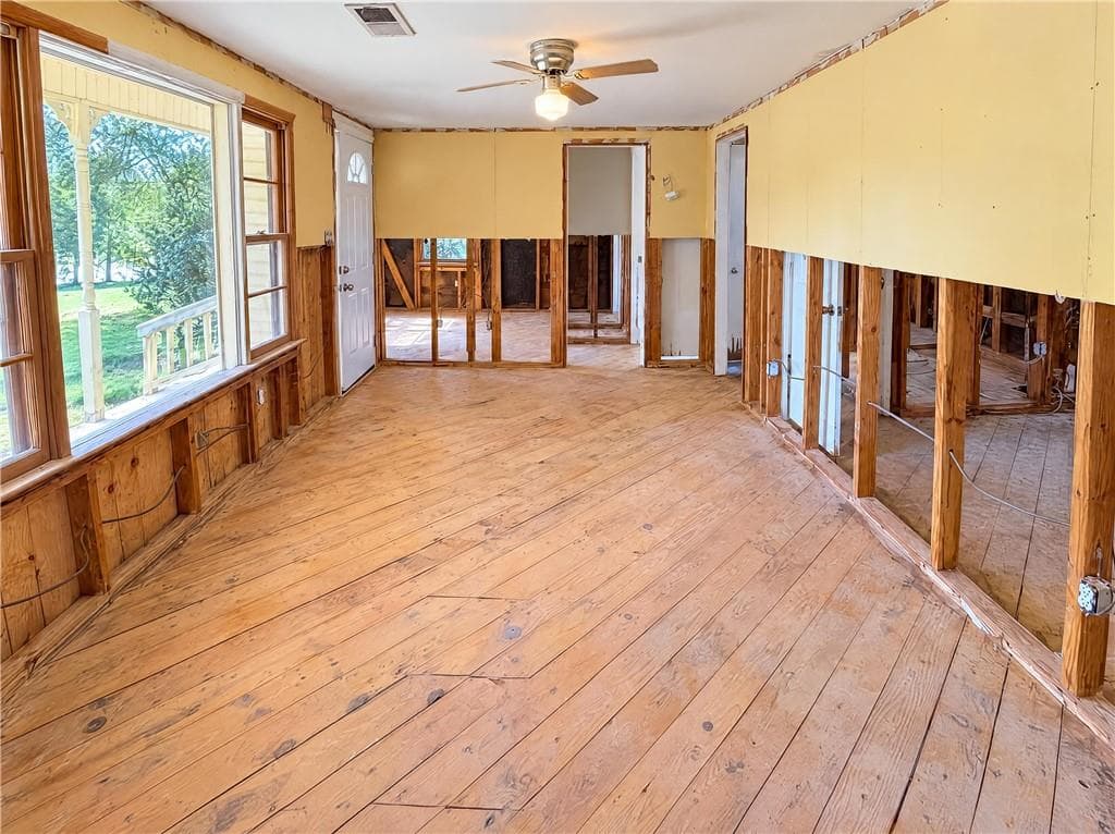 3 bedroom, 1 bathroom, 877 sq ft single family residence for sale at 755 Commerce Road, Jefferson, GA 30549 — photo 6