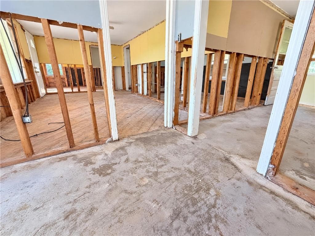3 bedroom, 1 bathroom, 877 sq ft single family residence for sale at 755 Commerce Road, Jefferson, GA 30549 — photo 10