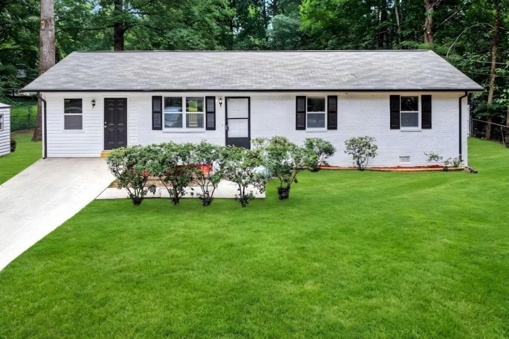 4 bedroom, 2 bathroom, 1,325 sq ft single family residence for sale at 125 Pleasant Valley Road, Mcdonough, GA 30253