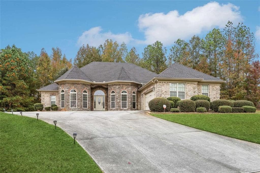 4 bedroom, 4 bathroom, 3,000 sq ft single family residence for rent at 125 Logans Run, Covington, GA 30016 for $3,000 a month