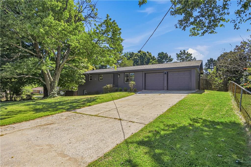 3 bedroom, 2 bathroom, 962 sq ft single family residence for sale at 3841 Lavilla Drive, Powder Springs, GA 30127