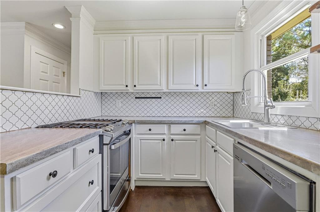 3 bedroom, 2 bathroom, 962 sq ft single family residence for sale at 3841 Lavilla Drive, Powder Springs, GA 30127 — photo 6