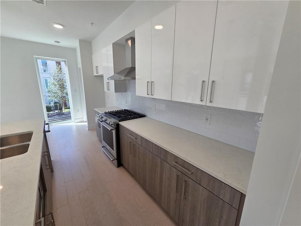 2 bedroom, 2 bathroom, 1,345 sq ft condominium for rent at 775 Juniper Street 302, Atlanta, GA 30308 for $2,995 a month