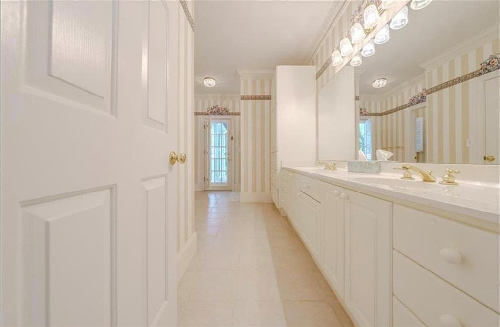 6 bedroom, 5 bathroom, 5,641 sq ft single family residence for sale at 1357 Baniff Court, Snellville, GA 30078 — photo 10