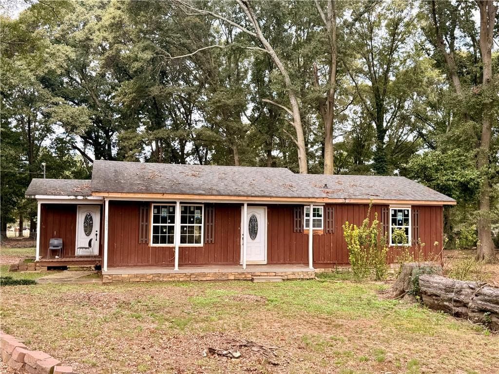 3 bedroom, 2 bathroom, 1,136 sq ft single family residence for sale at 1533 Mauldin Road, Jefferson, GA 30549