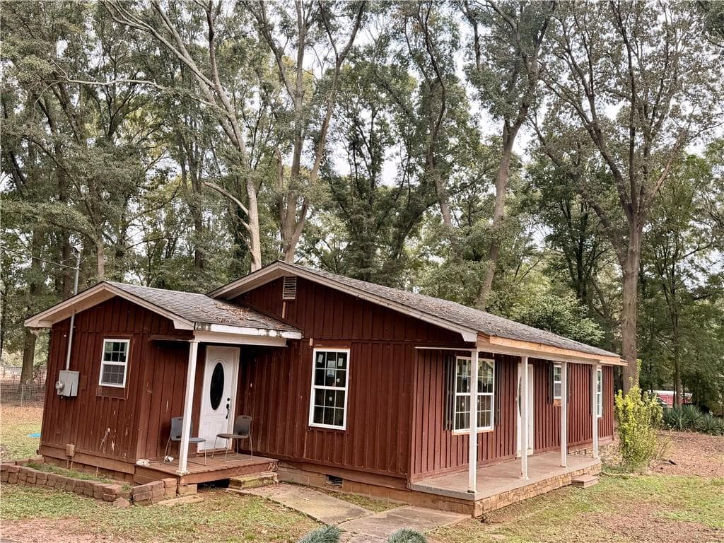3 bedroom, 2 bathroom, 1,136 sq ft single family residence for sale at 1533 Mauldin Road, Jefferson, GA 30549 — photo 2