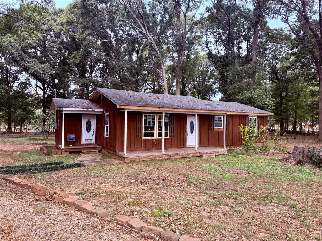 3 bedroom, 2 bathroom, 1,136 sq ft single family residence for sale at 1533 Mauldin Road, Jefferson, GA 30549 — photo 3