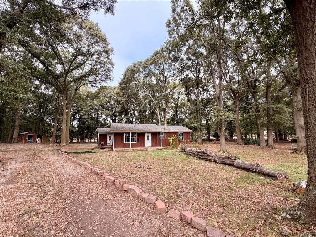 3 bedroom, 2 bathroom, 1,136 sq ft single family residence for sale at 1533 Mauldin Road, Jefferson, GA 30549 — photo 5