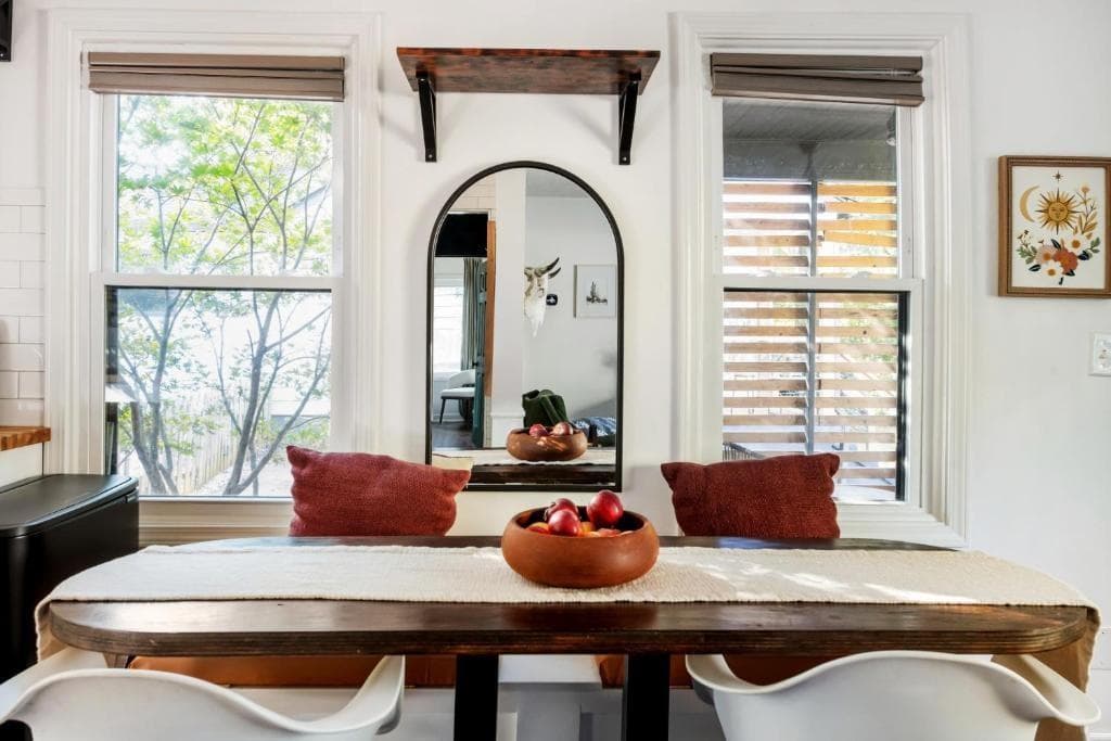 2 bedroom, 1 bathroom, 1,040 sq ft single family residence for rent at 480 Glenwood Place, Atlanta, GA 30316 for $4,100 a month — photo 2
