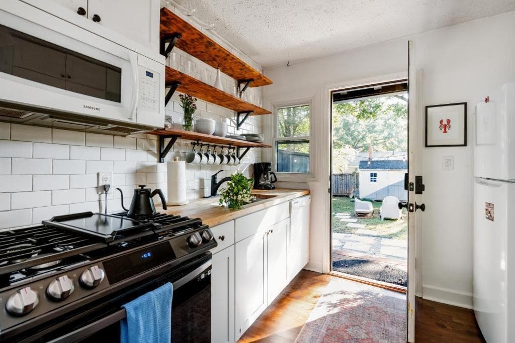 2 bedroom, 1 bathroom, 1,040 sq ft single family residence for rent at 480 Glenwood Place, Atlanta, GA 30316 for $4,100 a month — photo 9