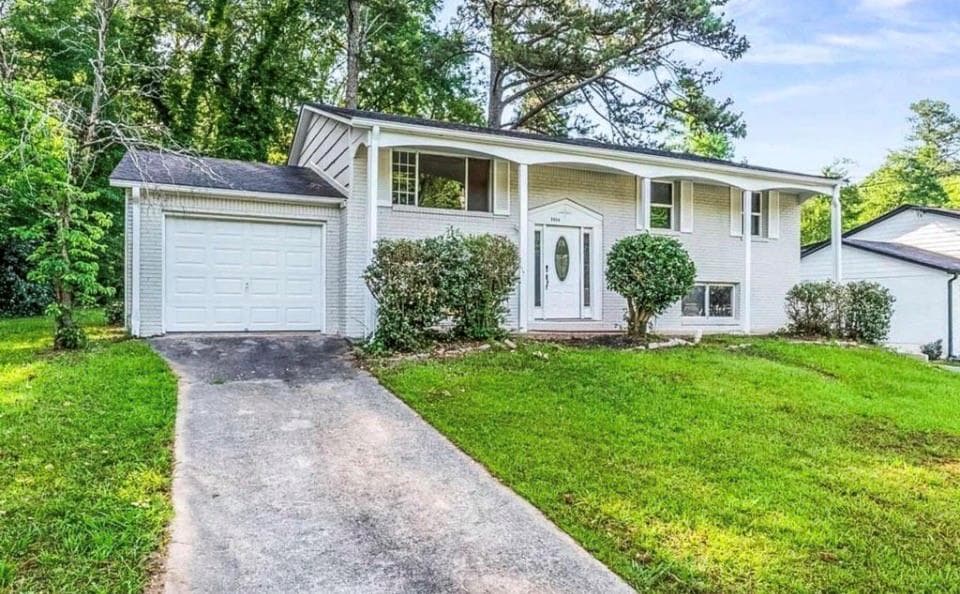 4 bedroom, 2 bathroom, 1,553 sq ft single family residence for sale at 5954 Baywood Lane, Riverdale, GA 30296 — photo 2