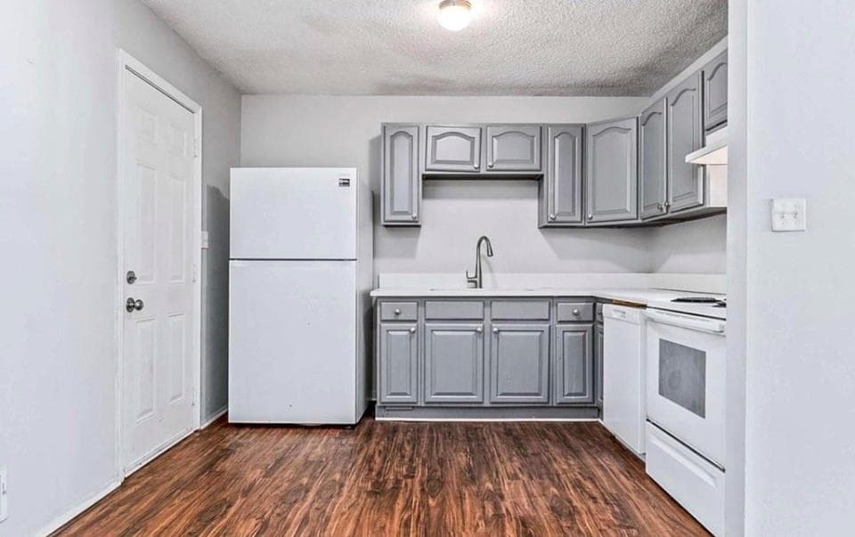 4 bedroom, 2 bathroom, 1,553 sq ft single family residence for sale at 5954 Baywood Lane, Riverdale, GA 30296 — photo 5