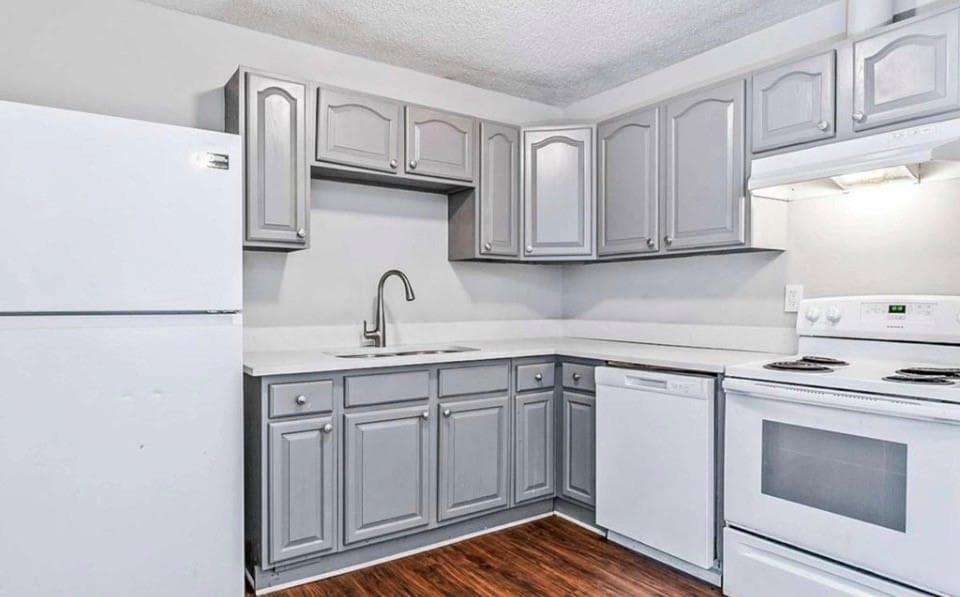 4 bedroom, 2 bathroom, 1,553 sq ft single family residence for sale at 5954 Baywood Lane, Riverdale, GA 30296 — photo 6