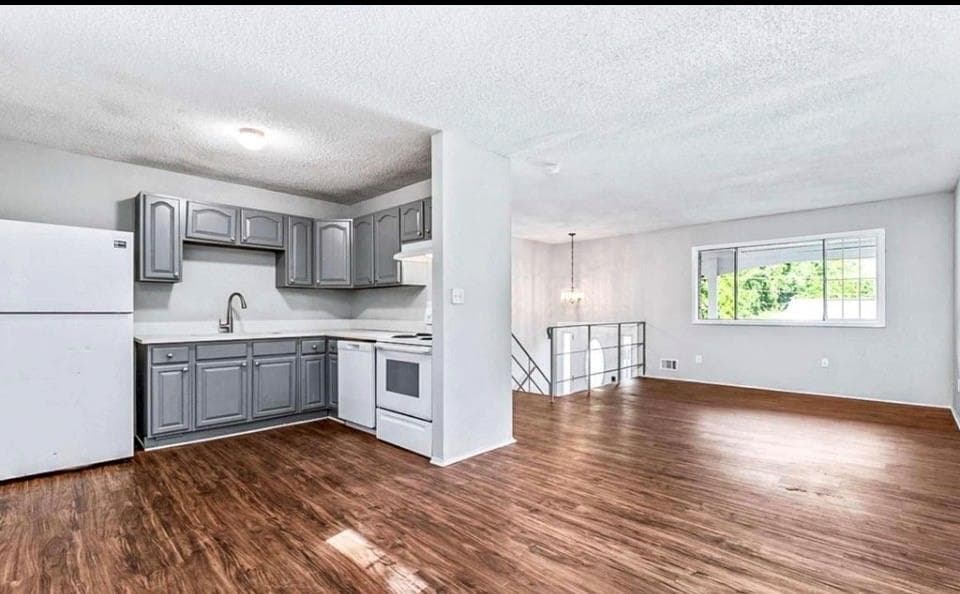 4 bedroom, 2 bathroom, 1,553 sq ft single family residence for sale at 5954 Baywood Lane, Riverdale, GA 30296 — photo 7