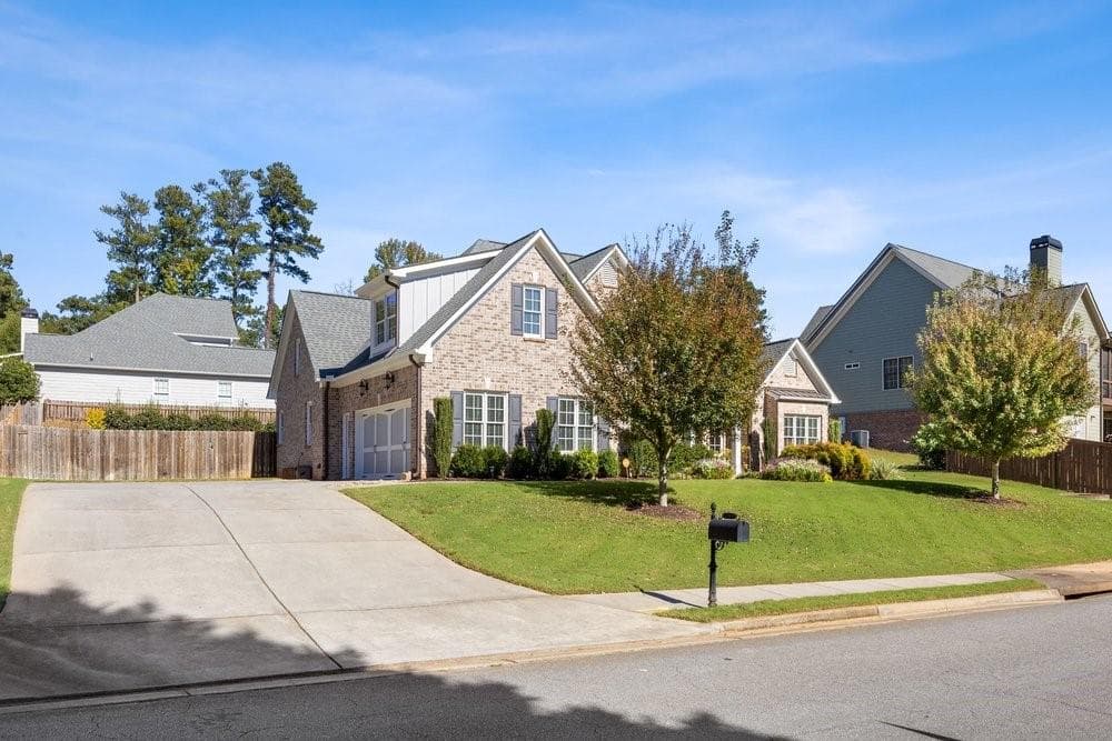 5 bedroom, 3 bathroom, 3,179 sq ft single family residence for sale at 4742 W Lakeshore Drive, Acworth, GA 30101 — photo 2