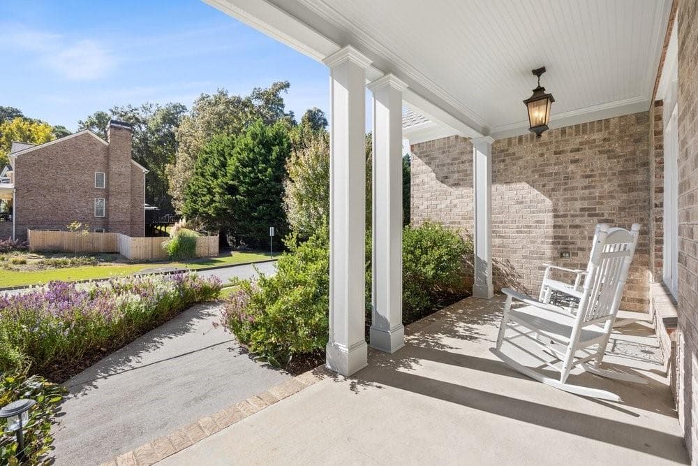 5 bedroom, 3 bathroom, 3,179 sq ft single family residence for sale at 4742 W Lakeshore Drive, Acworth, GA 30101 — photo 4