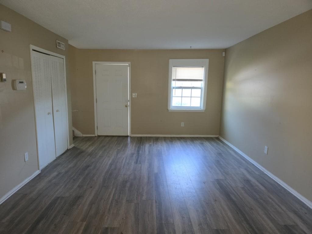 2 bedroom, 2 bathroom, 1,100 sq ft townhouse for sale at 4701 Flat Shoals Road 50E, Union City, GA 30291 — photo 2