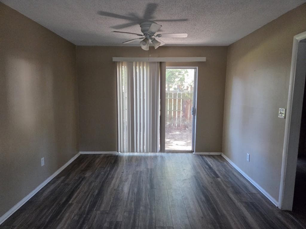 2 bedroom, 2 bathroom, 1,100 sq ft townhouse for sale at 4701 Flat Shoals Road 50E, Union City, GA 30291 — photo 4