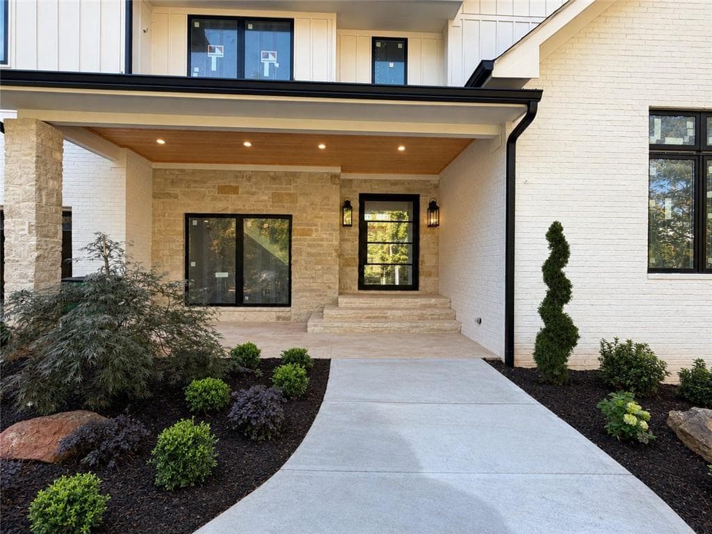 6 bedroom, 7 bathroom, 4,785 sq ft single family residence for sale at 1515 Northridge Road, Sandy Springs, GA 30350 — photo 2