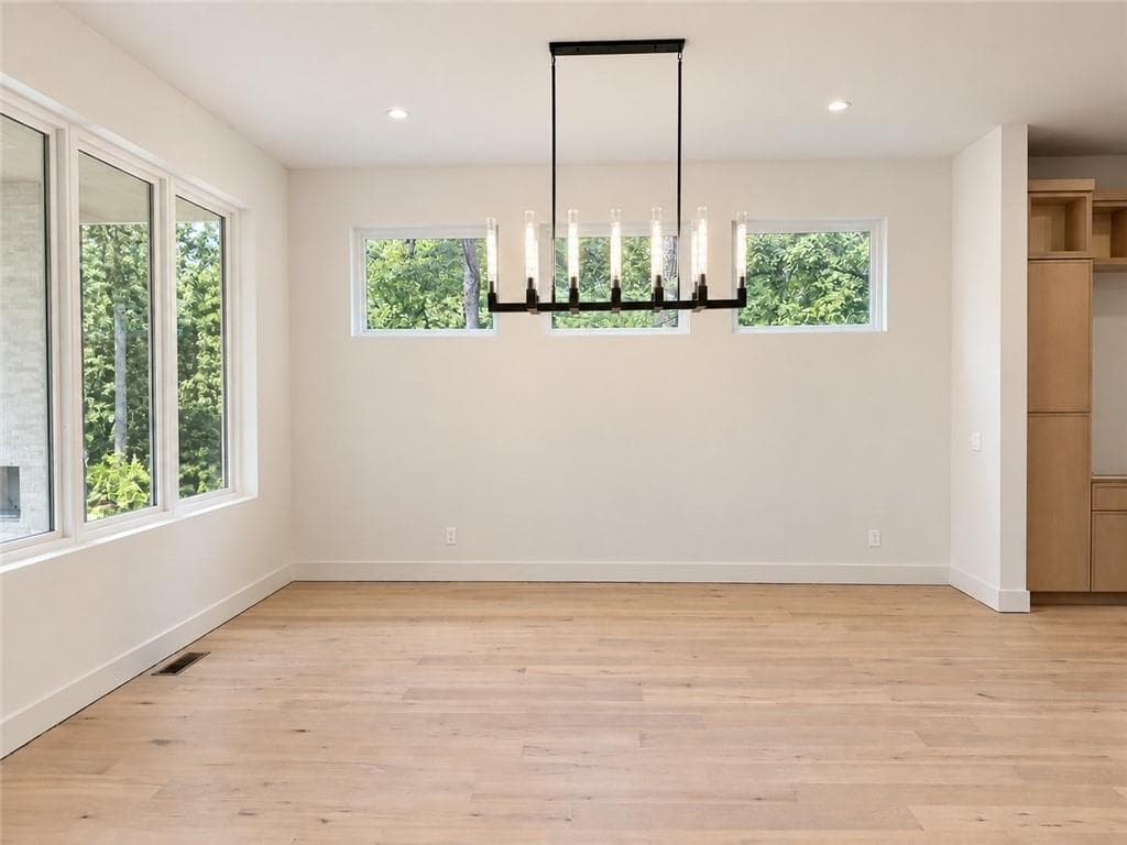 6 bedroom, 7 bathroom, 4,785 sq ft single family residence for sale at 1515 Northridge Road, Sandy Springs, GA 30350 — photo 6