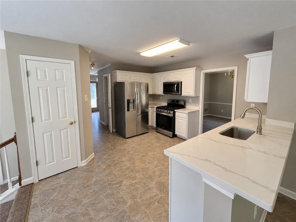 4 bedroom, 3 bathroom, 2,012 sq ft single family residence for rent at 5385 Arbor View Way, Sugar Hill, GA 30518 for $2,550 a month — photo 10