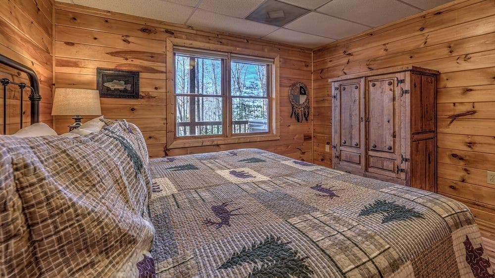 3 bedroom, 3 bathroom, 2,080 sq ft single family residence for rent at 348 The Forest Has Eyes, Blue Ridge, GA 30513 for $3,400 a month — photo 5