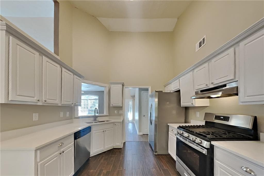 3 bedroom, 2 bathroom, 1,586 sq ft single family residence for rent at 6078 Hillsdale Circle, Flowery Branch, GA 30542 for $2,150 a month — photo 3