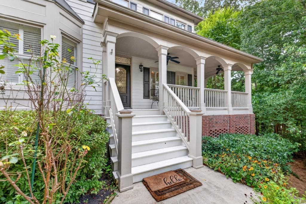 4 bedroom, 4 bathroom, 3,839 sq ft single family residence under contract at 4250 Horder Court, Snellville, GA 30039 — photo 2