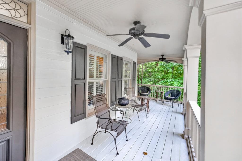 4 bedroom, 4 bathroom, 3,839 sq ft single family residence under contract at 4250 Horder Court, Snellville, GA 30039 — photo 4