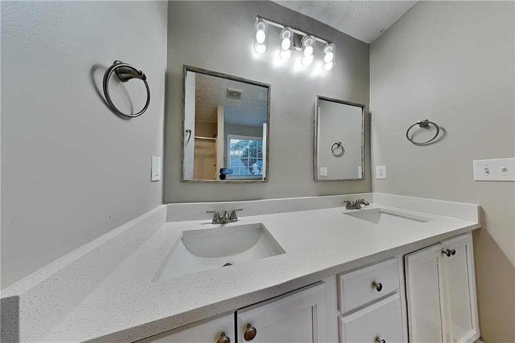4 bedroom, 3 bathroom, 2,118 sq ft single family residence for rent at 3190 Wrenwood Court, Loganville, GA 30052 for $2,350 a month — photo 10