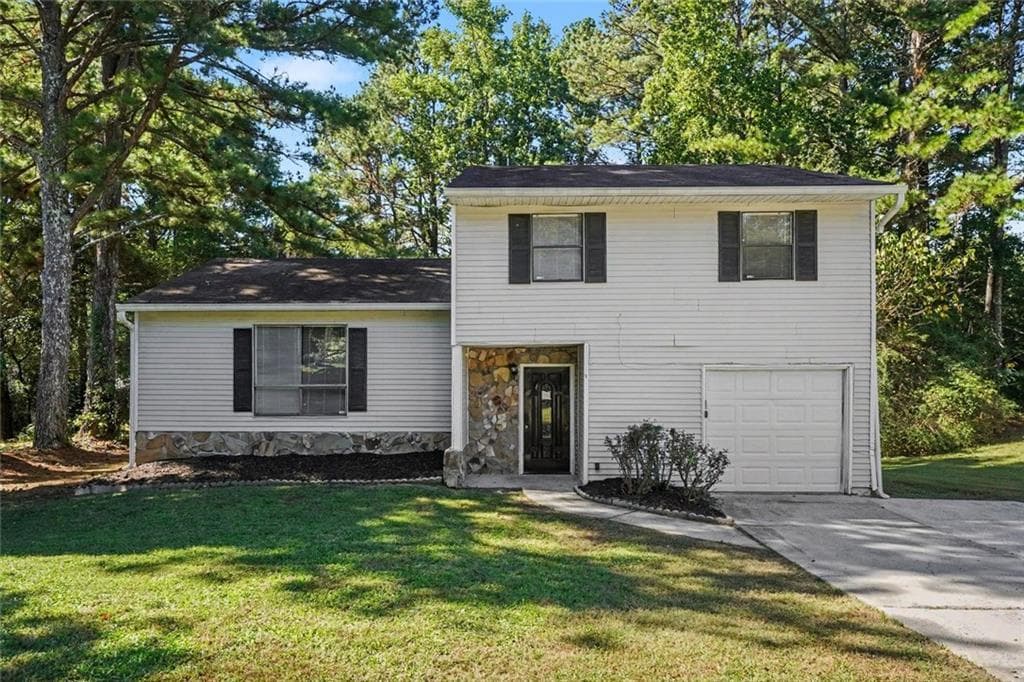 3 bedroom, 3 bathroom, 1,302 sq ft single family residence for sale at 6915 Cainwood Drive, Atlanta, GA 30349
