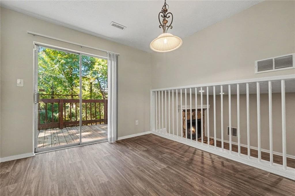 3 bedroom, 3 bathroom, 1,302 sq ft single family residence for sale at 6915 Cainwood Drive, Atlanta, GA 30349 — photo 4