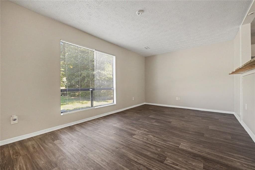 3 bedroom, 3 bathroom, 1,302 sq ft single family residence for sale at 6915 Cainwood Drive, Atlanta, GA 30349 — photo 7