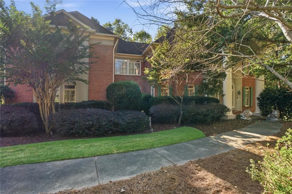 4 bedroom, 4 bathroom, 6,212 sq ft single family residence for sale at 120 Sentinae Close, Sandy Springs, GA 30350 — photo 3