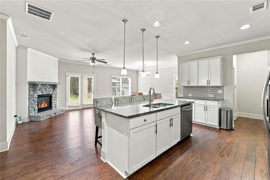 4 bedroom, 3 bathroom, 2,758 sq ft single family residence for rent at 6623 Rivergreen Road, Flowery Branch, GA 30542 for $2,800 a month — photo 8