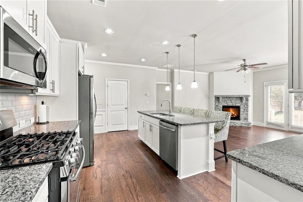 4 bedroom, 3 bathroom, 2,758 sq ft single family residence for rent at 6623 Rivergreen Road, Flowery Branch, GA 30542 for $2,800 a month — photo 10