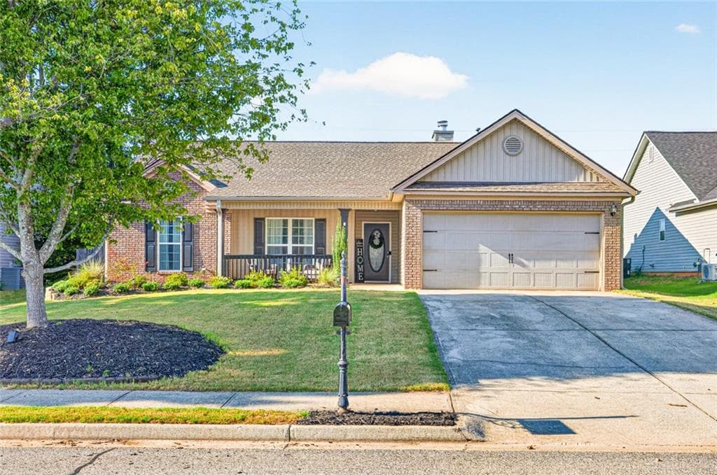 3 bedroom, 2 bathroom, 1,721 sq ft single family residence for sale at 2009 Massey Lane, Winder, GA 30680 — photo 3