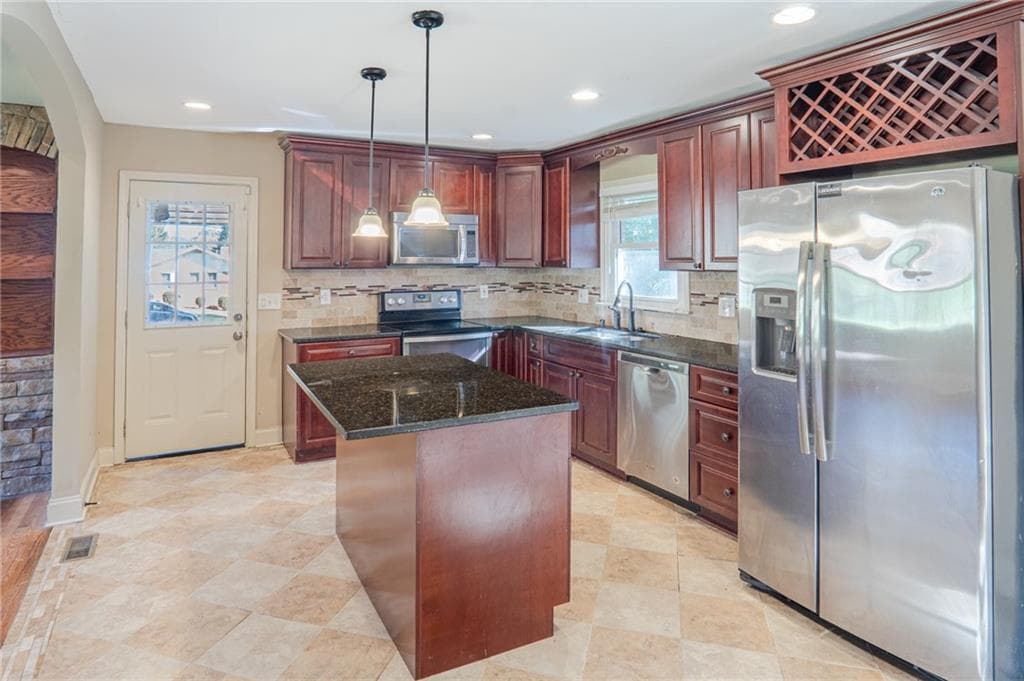 4 bedroom, 3 bathroom, 2,280 sq ft single family residence for rent at 1892 Bells Ferry Road, Marietta, GA 30066 for $2,300 a month — photo 2