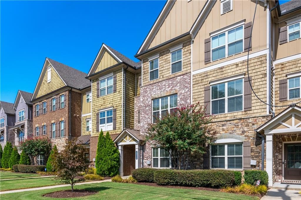 3 bedroom, 4 bathroom, 2,214 sq ft townhouse for sale at 1355 Hawthorne Avenue, Smyrna, GA 30080 — photo 3