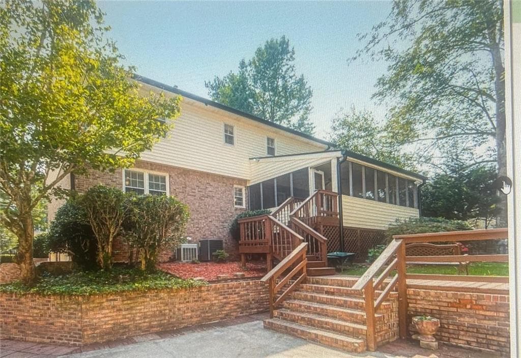 4 bedroom, 4 bathroom, 5,296 sq ft single family residence for rent at 6546 Rosecommon Drive, Peachtree Corners, GA 30092 for $4,300 a month — photo 4