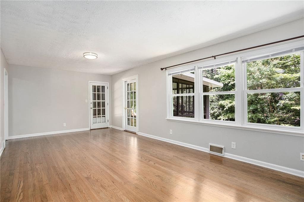 4 bedroom, 2 bathroom, 2,720 sq ft single family residence for rent at 1768 Briarlake Circle, Decatur, GA 30033 for $2,850 a month — photo 4