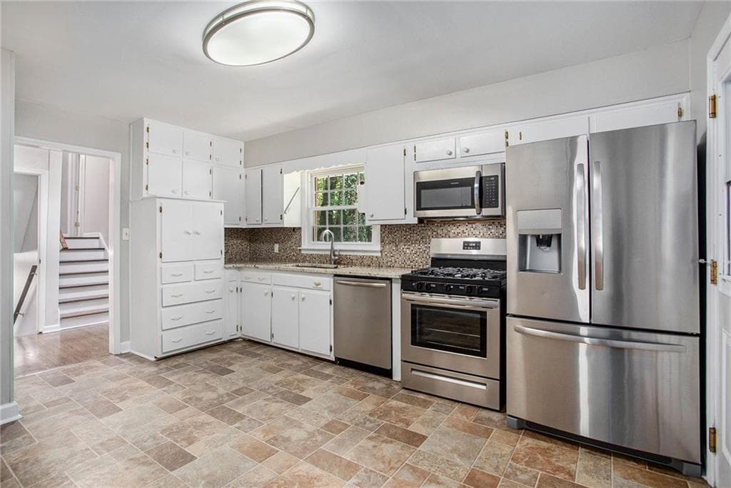 4 bedroom, 2 bathroom, 2,720 sq ft single family residence for rent at 1768 Briarlake Circle, Decatur, GA 30033 for $2,850 a month — photo 6