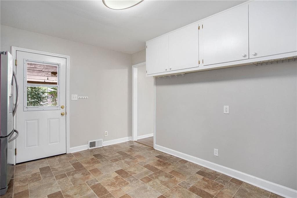 4 bedroom, 2 bathroom, 2,720 sq ft single family residence for rent at 1768 Briarlake Circle, Decatur, GA 30033 for $2,850 a month — photo 8